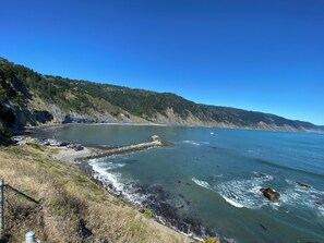Beach nearby, sun-loungers, beach towels