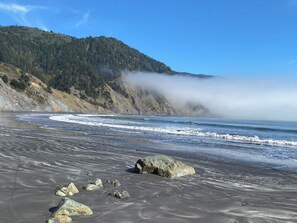 Plage à proximité, chaise longue, serviettes de plage