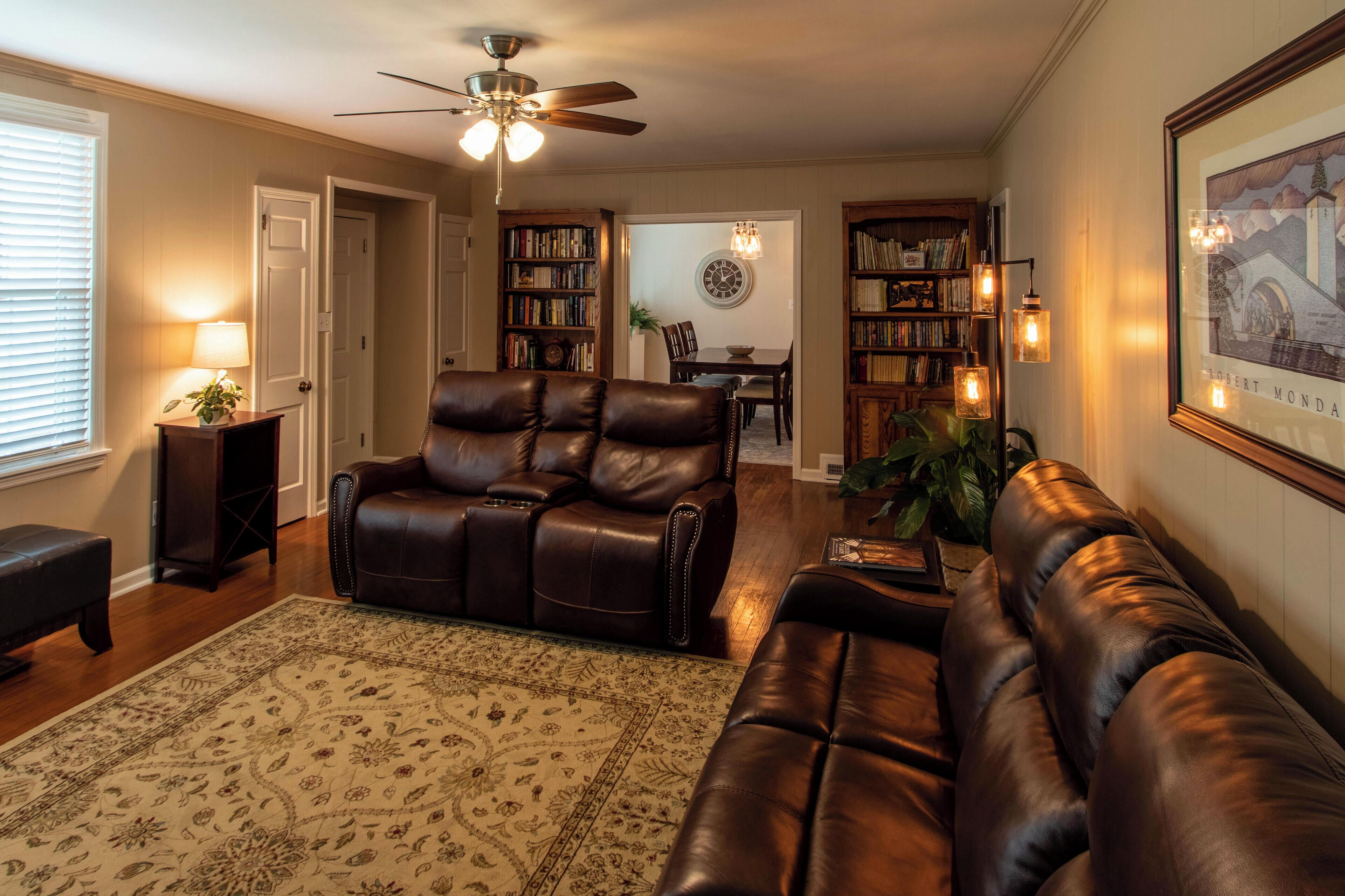 Nhà, nhiều giường, bếp, quang cảnh vườn | Khu phòng khách | TV 