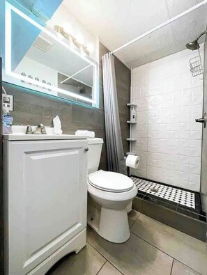 Hair dryer, towels, soap, shampoo - Private Parking + Own Patio
+ FREE Bikes 1b/1b Apt (Hollywood)