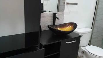 Luxury Studio | Bathroom
