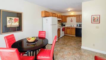 Condo, Multiple Beds, Kitchen | Dining