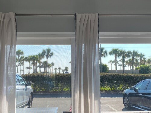 Oceanside studio just steps from the beach!