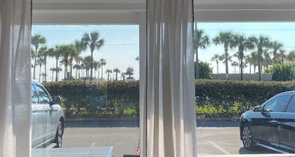 Oceanside studio just steps from the beach!