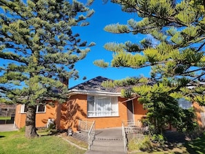 Exterior - Two Pines, house near airport and shopping! (Tullamarine)