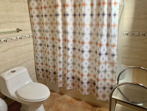Basic-Doppelzimmer | Badezimmer