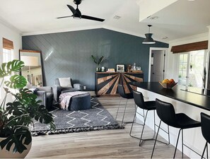 Interior - 2 Bdrm Home w/ Pool, Hot Tub, & Lake Views - Two Miles From Beach! (Bonita Springs)