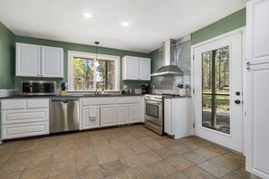 Private kitchen - Deschutes Riverwoods Retreat (Bend)