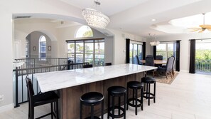 獨棟房屋, 多張床, 可使用泳池, 海景 | 私人廚房 | 電冰箱、微波爐、烤箱、爐台