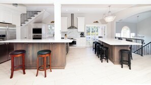 獨棟房屋, 多張床, 可使用泳池, 海景 | 私人廚房 | 電冰箱、微波爐、烤箱、爐台