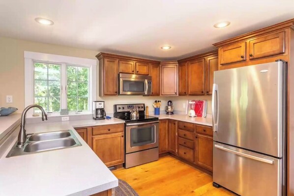 Fridge, microwave, oven, dishwasher