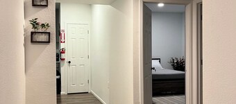 Private and Cozy Basement Suite:
12 Mins From DIA