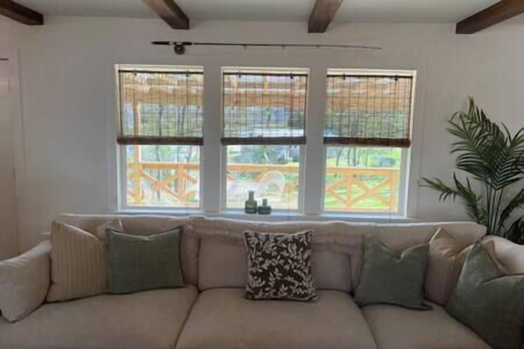 Televisión y chimenea 