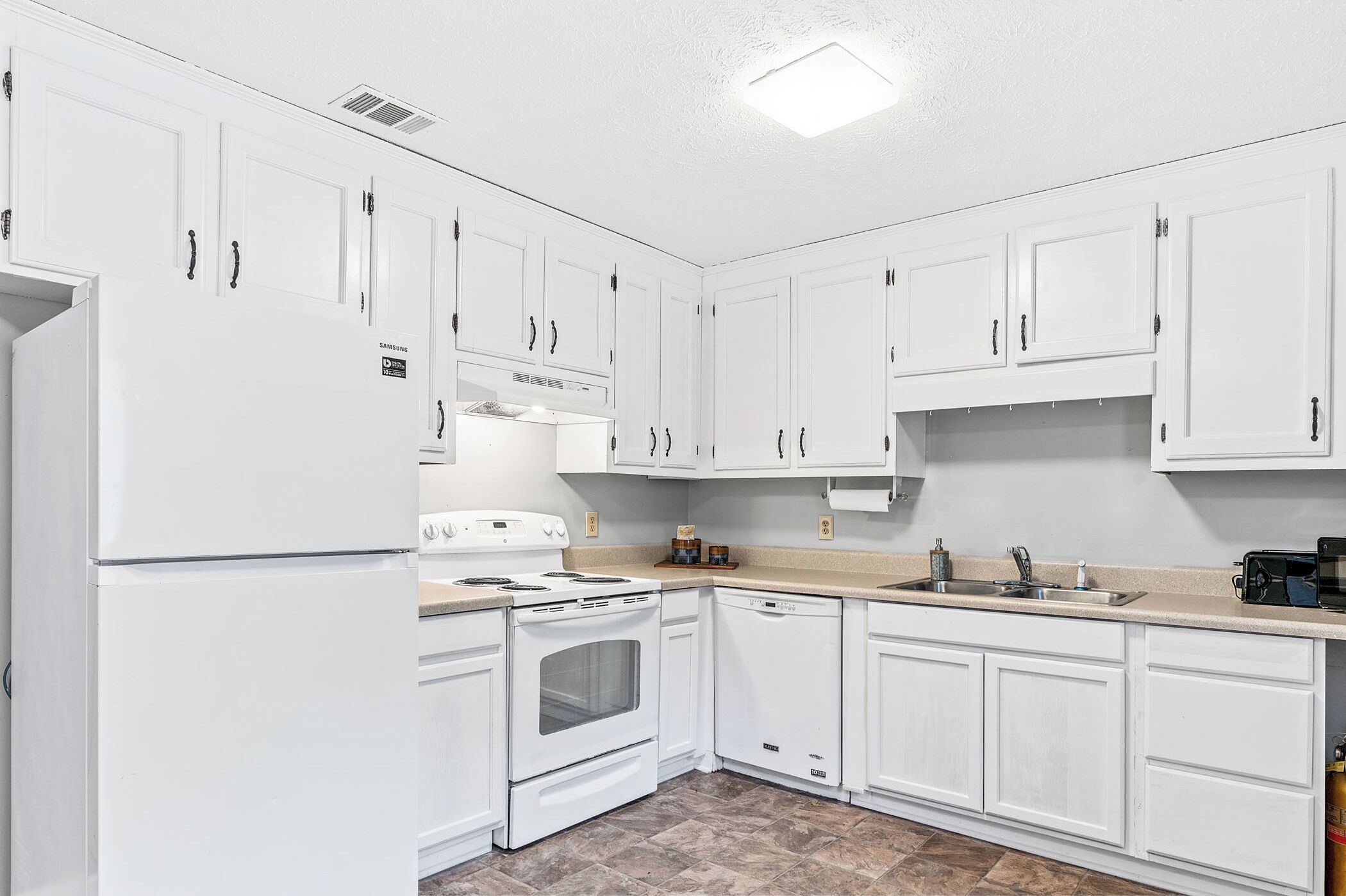 Nhà, 2 giường cỡ queen, lò sưởi, quang cảnh vườn | Bếp riêng | Tủ lạnh, lò vi sóng, lò nướng, máy rửa bát 