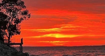 STUNNING 100 FEET OF PRIVATE BEACH ON GRAND TRAVERSE BAY WITH HOT TUB