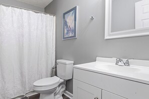 House, 2 Queen Beds, Fireplace | Bathroom | Towels, toilet paper