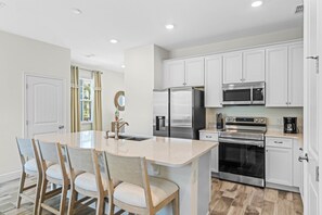 Casa, letti multipli, cucina, vista giardino | Cucina privata | Frigorifero, microonde, forno, piano cottura