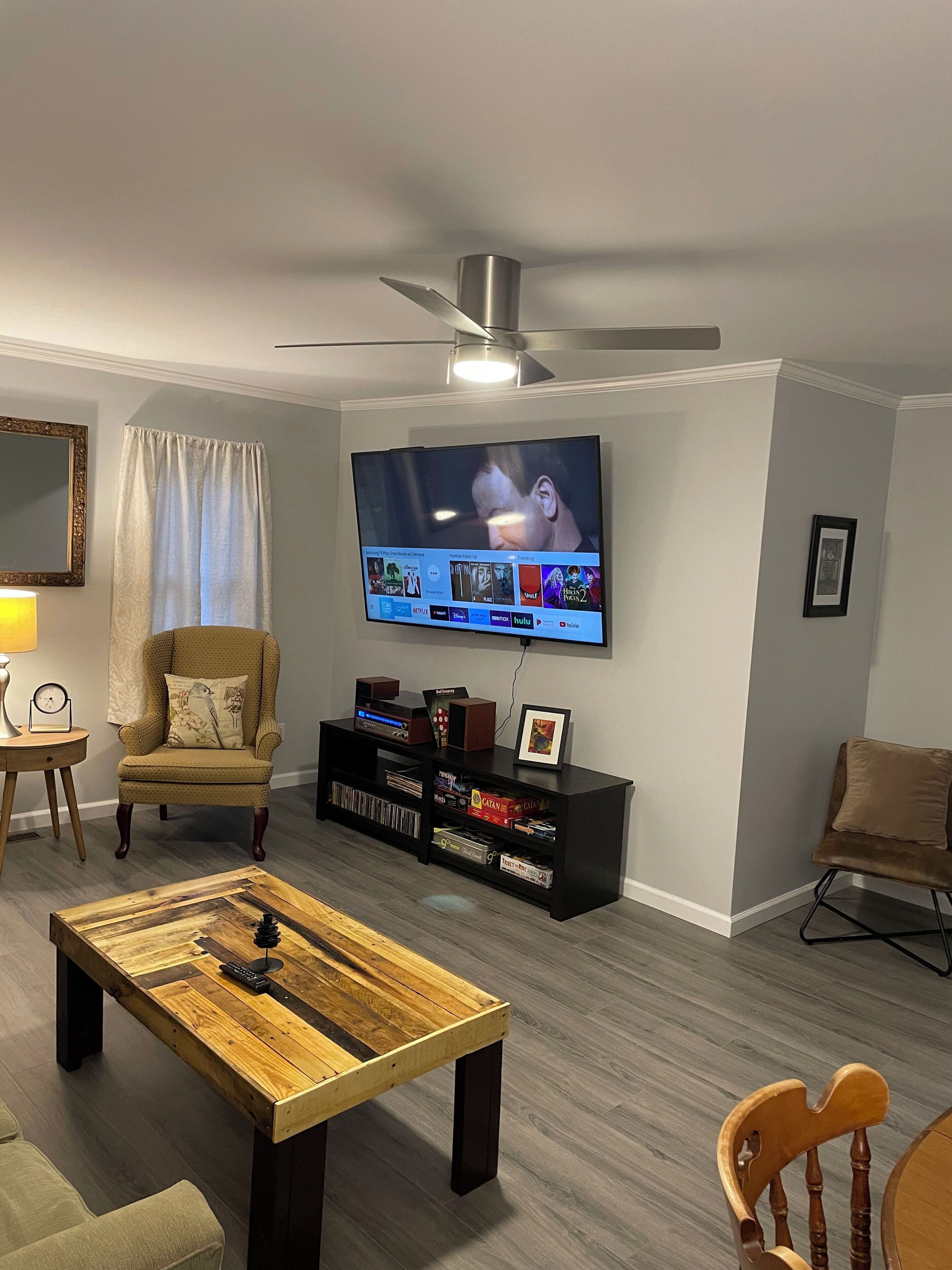 Upstairs Apt. close to National Parks, Asheville and Hendersonville