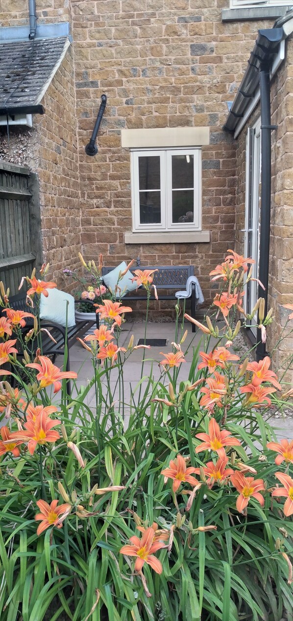 Property grounds - Bloxham luxury for 6. Heating. WIFI. Parking. Cotswolds, Blenheim, Silverstone (Bloxham)