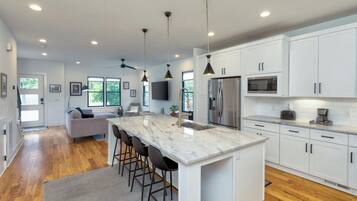 House, Multiple Beds, Kitchen, Garden View | Private kitchen | Fridge, microwave, oven, stovetop