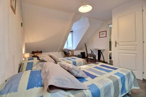 2 chambres, fer et planche à repasser, Wi-Fi gratuit, draps fournis