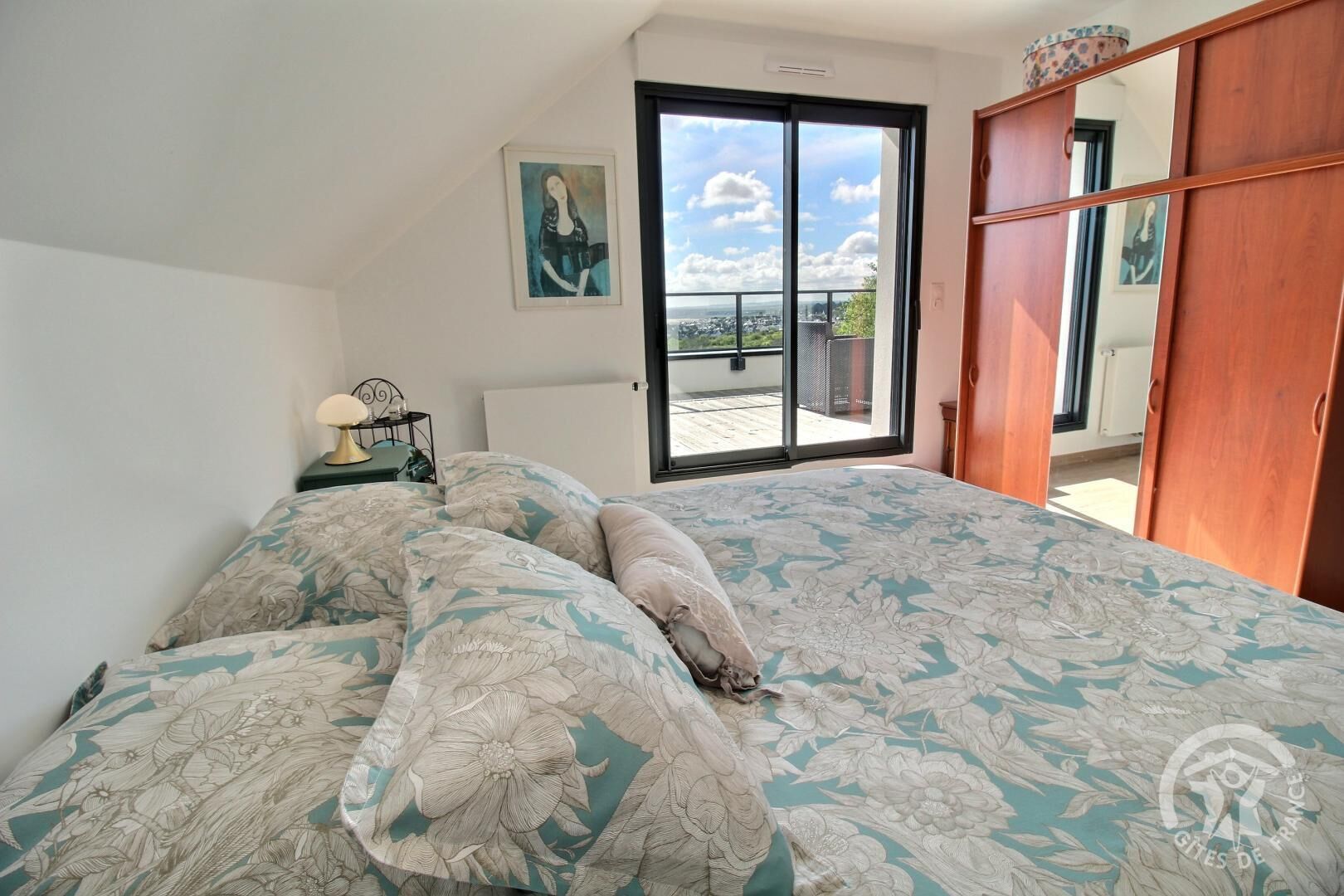 1 slaapkamer, een strijkplank/strijkijzer, gratis wifi, beddengoed