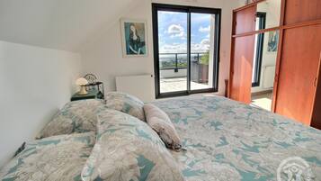 1 slaapkamer, een strijkplank/strijkijzer, gratis wifi, beddengoed