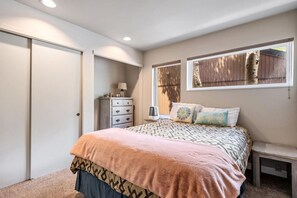 3 bedrooms, travel cot, WiFi, bed sheets