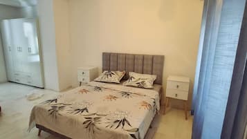 2 室のベッドルーム、デスク、アイロン / アイロン台、WiFi