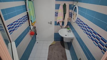 シャワー、環境にやさしいバスアメニティ、ビデ、タオル