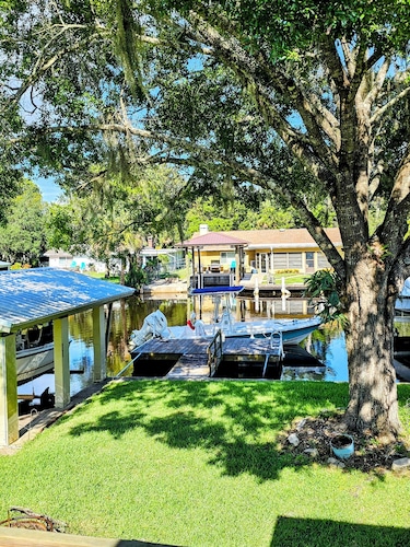 Mason Creek on Homosassa River, 2/1, pets yes, floating dock, back/front porch