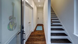 Interior - Escape on Central Pike (Hermitage)