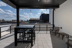 公寓客房, 多張床, 廚房 | 露台/庭院