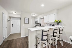 Private kitchen - Fairway Bunker Hideaway - Serene Retreat! (Branson)