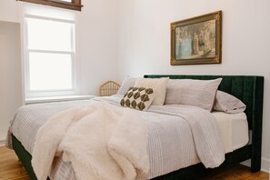 2 عدّة غرف نوم ووا ي فاي وملاءات أسرّة