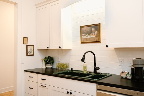 Kühlschrank, Ofen, Herdplatte, Geschirrspüler