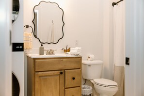 Handtücher, Seife, Shampoo, Toilettenpapier