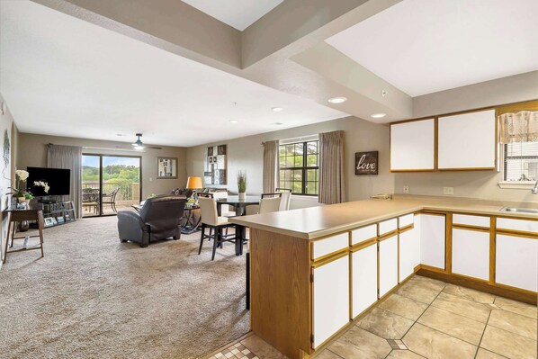 Condo, Multiple Beds, Pool Access, Golf View (Golf Course View at the Foothills ) | Interior