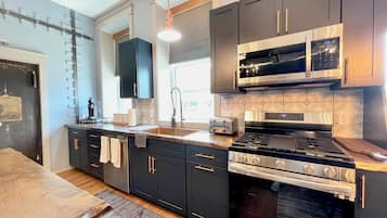 Fridge, microwave, oven, stovetop