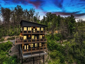 المنشأة من الخارج