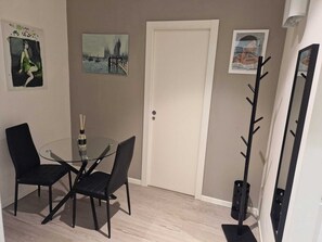 Dining - Cozy apartment in the historic center with a view of Piazza dei Signori (Vicenza)
