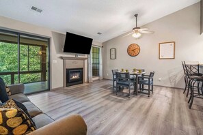 Interior - Golf View Peek-a-boo (Branson)