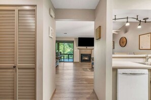 Apartment, Mehrere Betten, Kamin, Blick auf den Golfplatz (Golf View Peek-A-Boo) | Innenbereich
