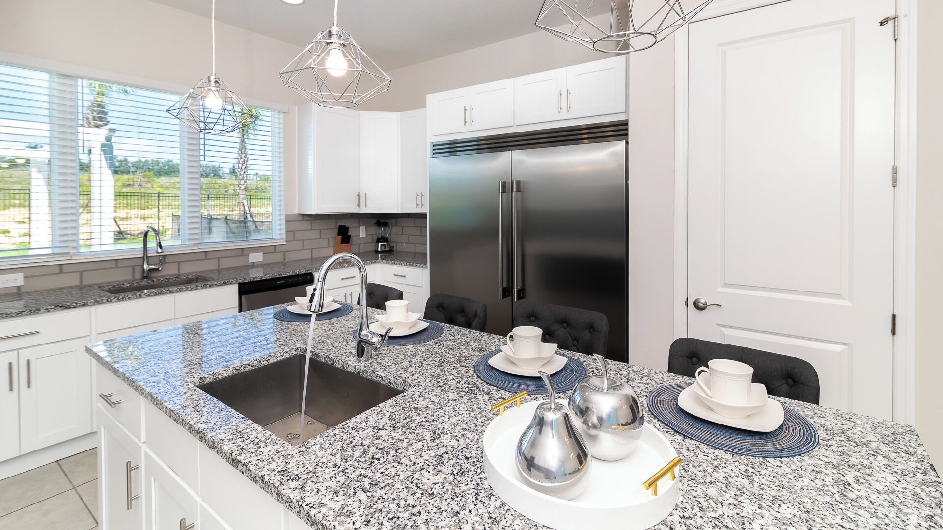 Huis, meerdere bedden, toegang tot zwembad, uitzicht op tuin | Privékeuken | Een koelkast, een magnetron, een oven, een kookplaat