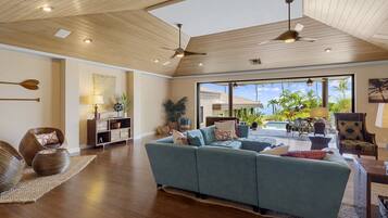 Rumah, Beberapa Tempat Tidur, akses ke kolam renang, pemandangan samudra (Hale Nene) | Area keluarga | Televisi layar datar 50-inci dengan saluran TV digital