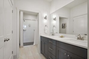 Townhome, Multiple Beds, Patio, Mountain View (Happy Hawaiian) | Bathroom - New Listing Happy Hawaiian (Washington)