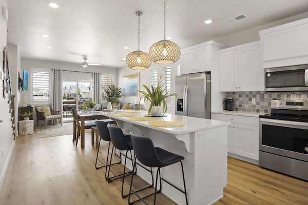 Townhome, Multiple Beds, Patio, Mountain View (Happy Hawaiian) | Private kitchen | Fridge, microwave, oven, stovetop