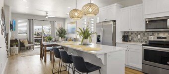 New Listing Happy Hawaiian