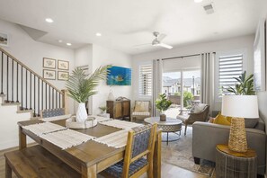 Pientalo, useita sänkyjä, patio, vuoristonäköala (Happy Hawaiian) | Sisätilat