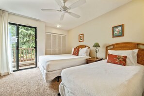 Condo, varias camas, hidromasaje, vista parcial al océano | 2 habitaciones, wifi gratis y decoración personalizada 